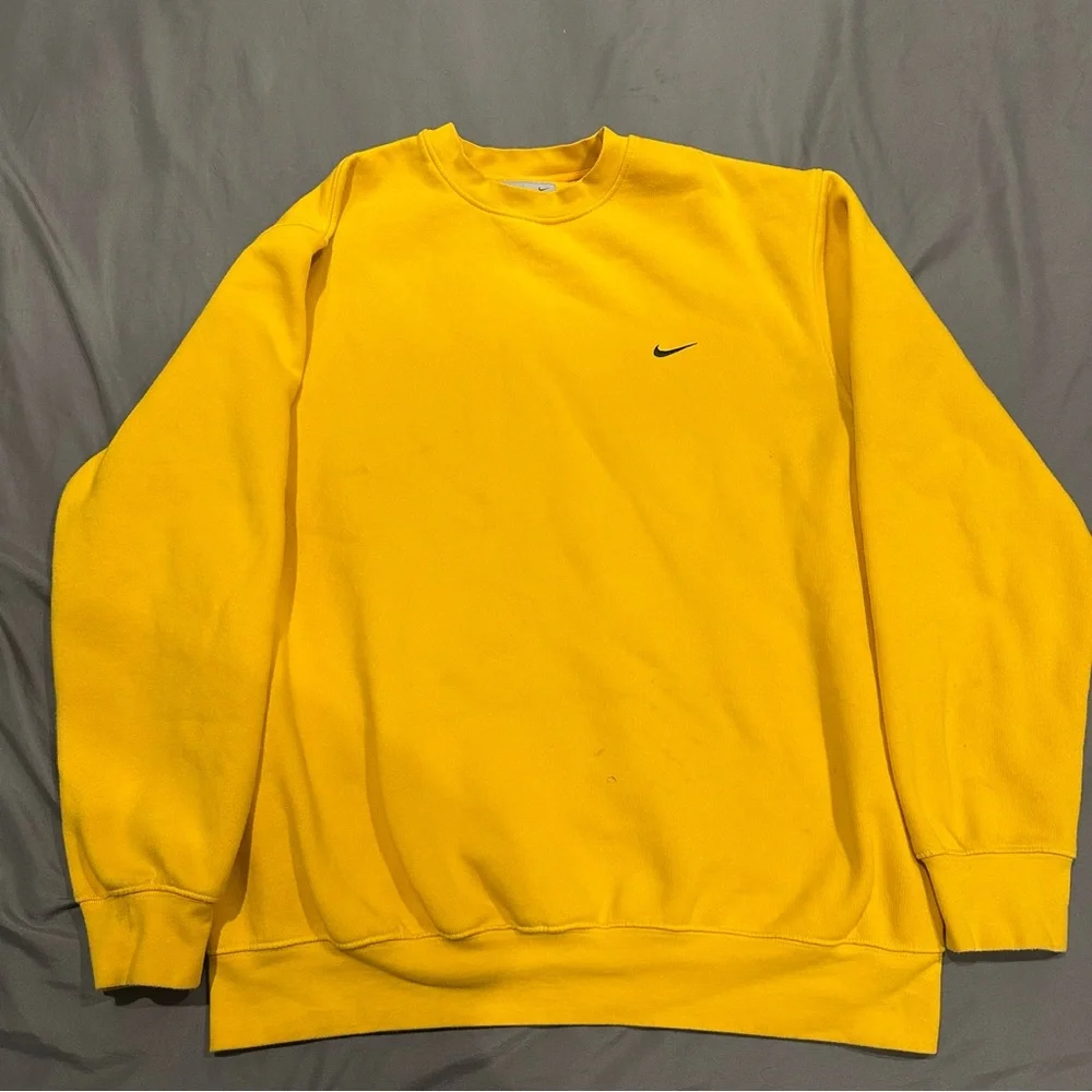 Vintage Nike Crewneck Sweatshirt Size XL Yellow Embroidered Swoosh‎